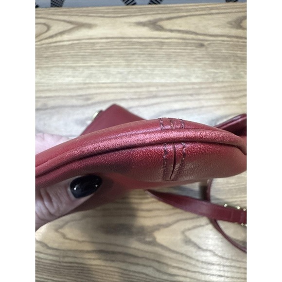 COACH RED Legacy Leather MESSENGER Buckle Cross-body PHONE POCKET 9592 - Picture 15 of 16